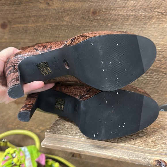 STUART WEITZMAN  Dancefloor 130 Bootie Size 6 - Picture 4 of 6